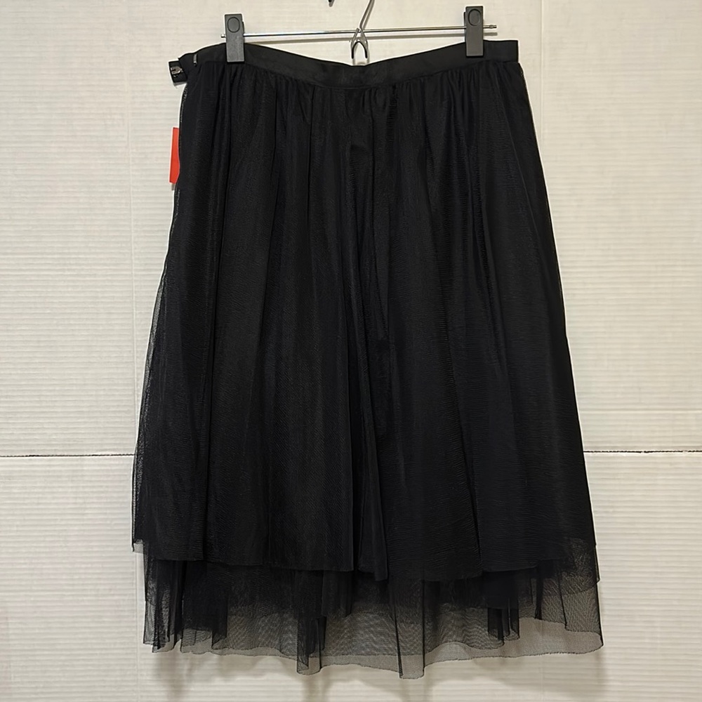 NWT Isaac Mizrahi for Target 3 tier netted full semi gathered skirt. Size: M